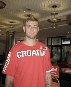 Mario Kasun mit den Spuren europäischer Härte in der Zone.