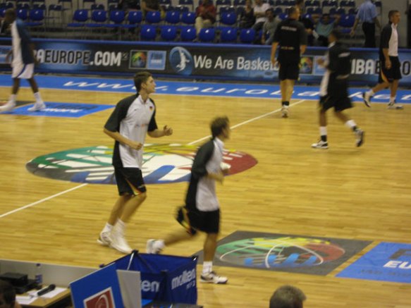 Gestern hat Tibor Pleiss sich nur warm gemacht... heute gespielt.